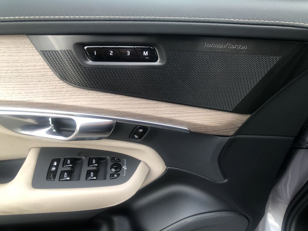 2026 Volvo XC90 Plus - Photo 17