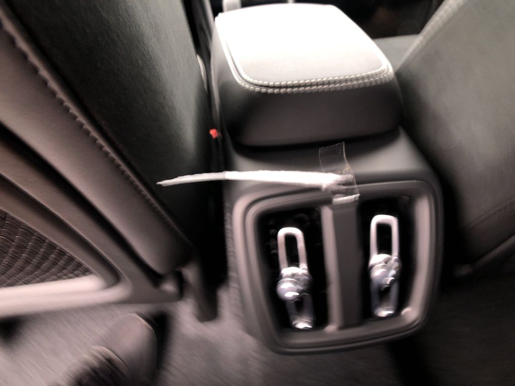 2026 Volvo XC40 Ultra Black Edition - Photo 36