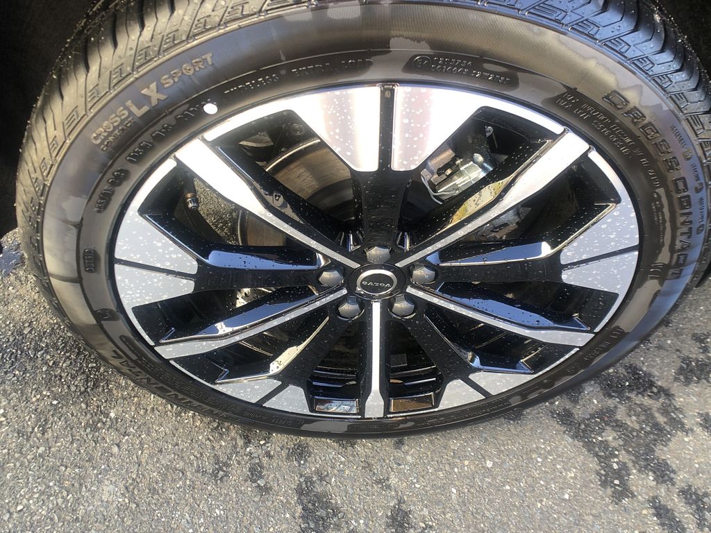 2026 Volvo XC60 Plus - Photo 9