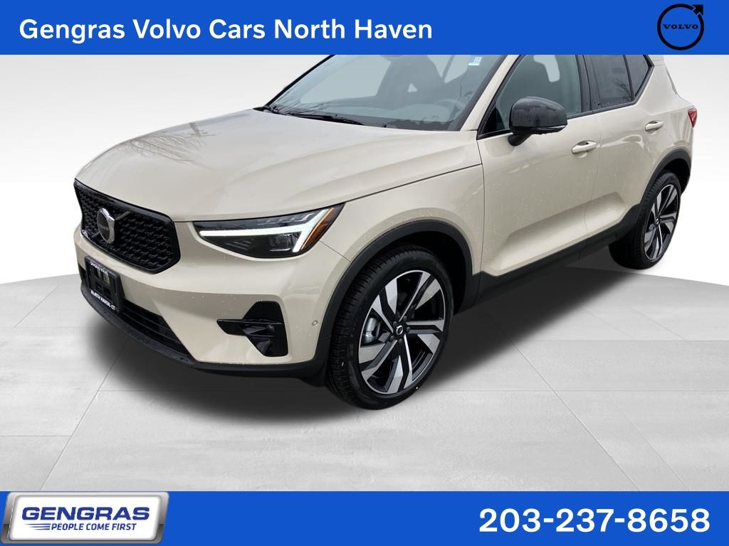 2026 Volvo XC40 SUV 