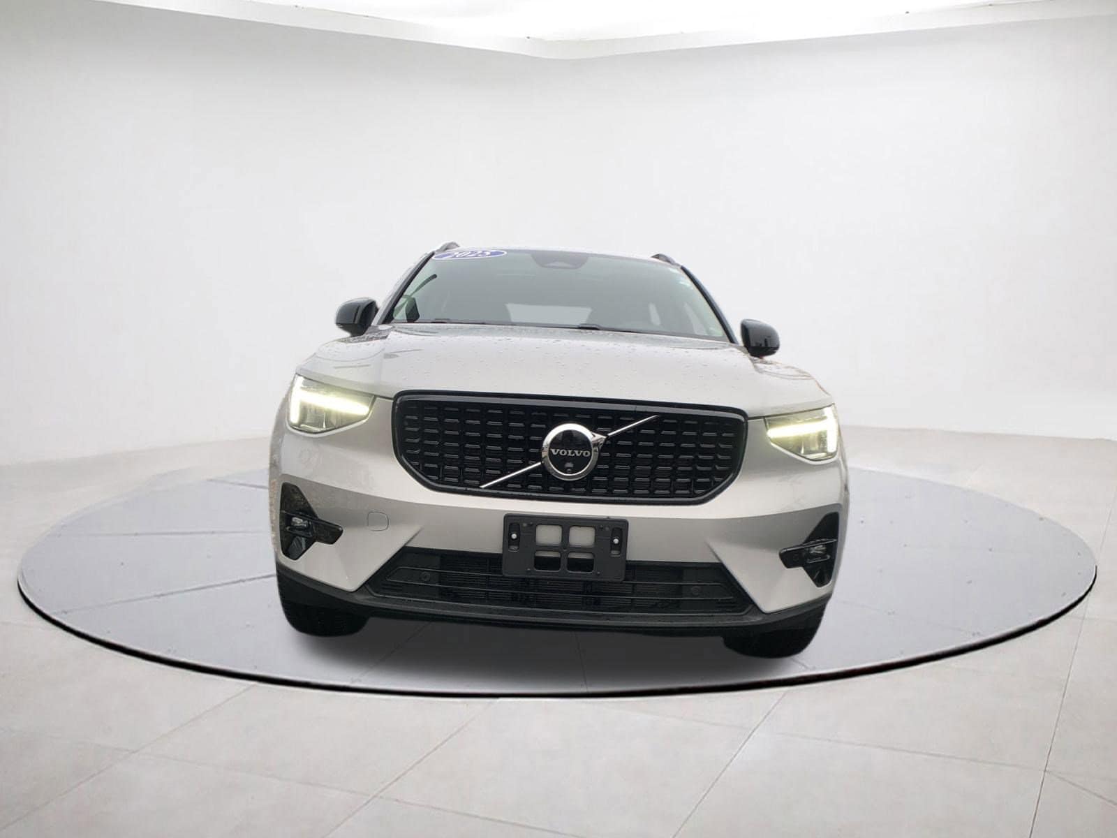 2025 Volvo XC40 Plus