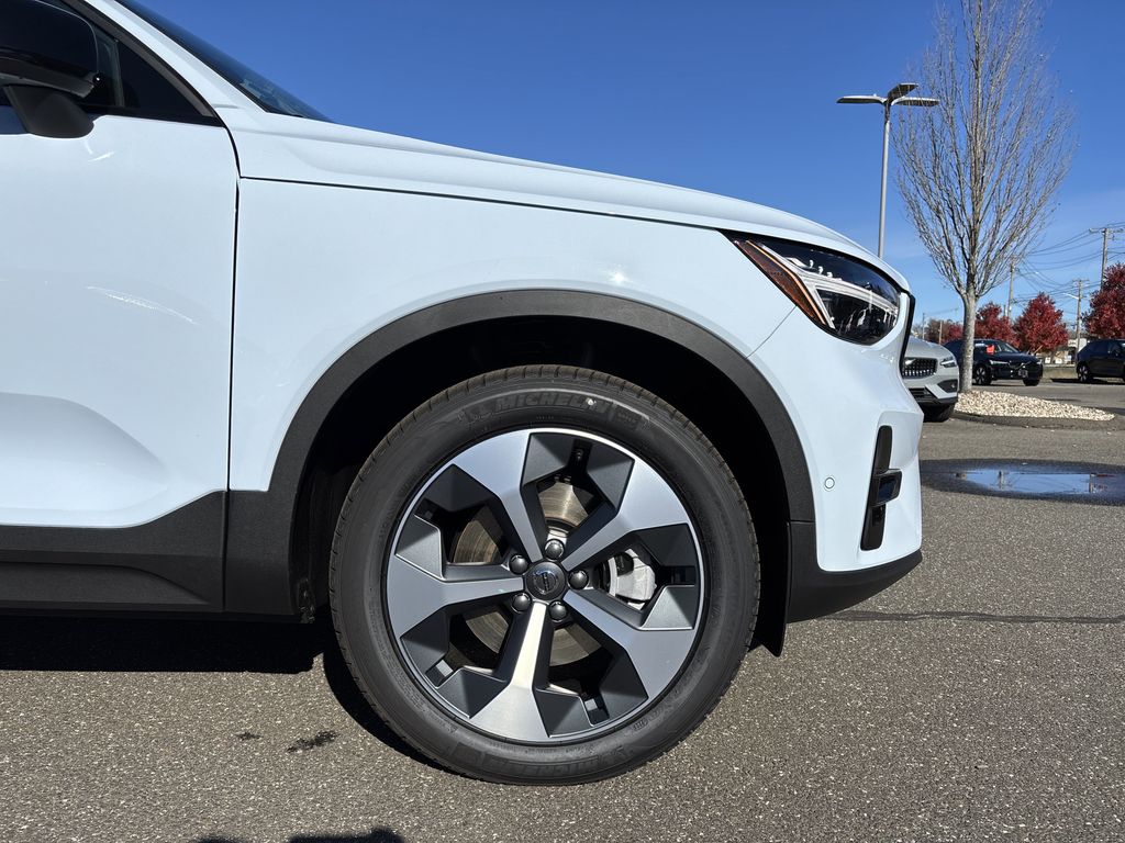 2026 Volvo XC40 Plus - Photo 10