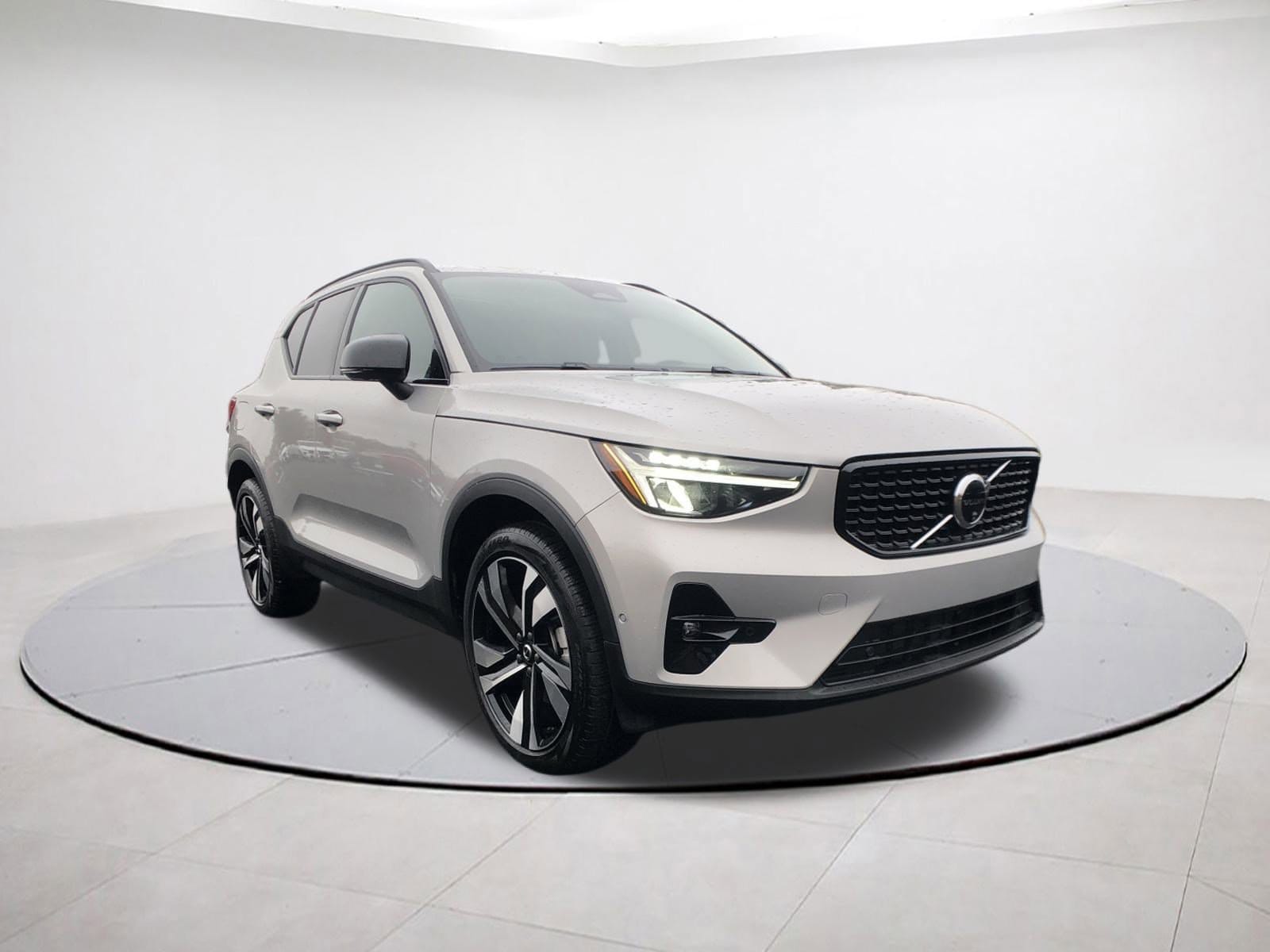 2025 Volvo XC40 Plus's photo