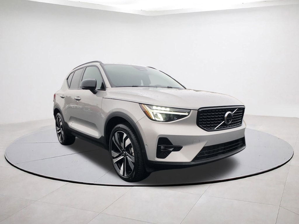 Certified 2025 Volvo XC40 B5 Plus Dark Theme SUV