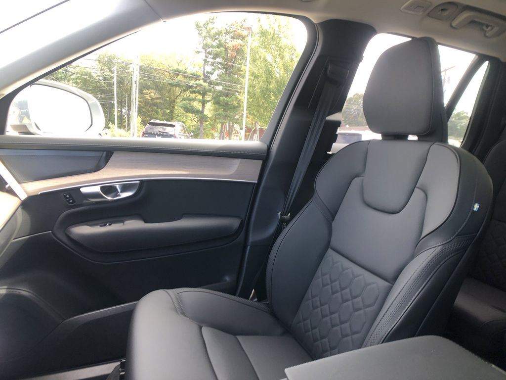 2026 Volvo XC90 Plus - Photo 18
