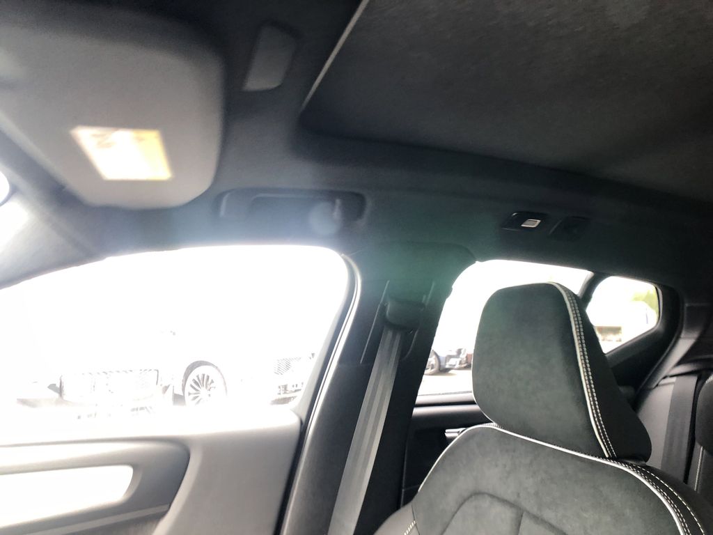 2026 Volvo XC40 Ultra Black Edition - Photo 32