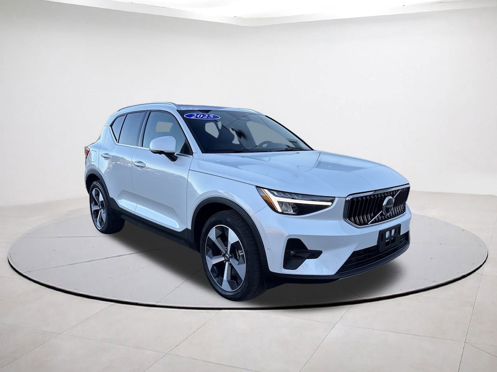 Used 2025 Volvo XC40 B5 Plus Bright Theme SUV