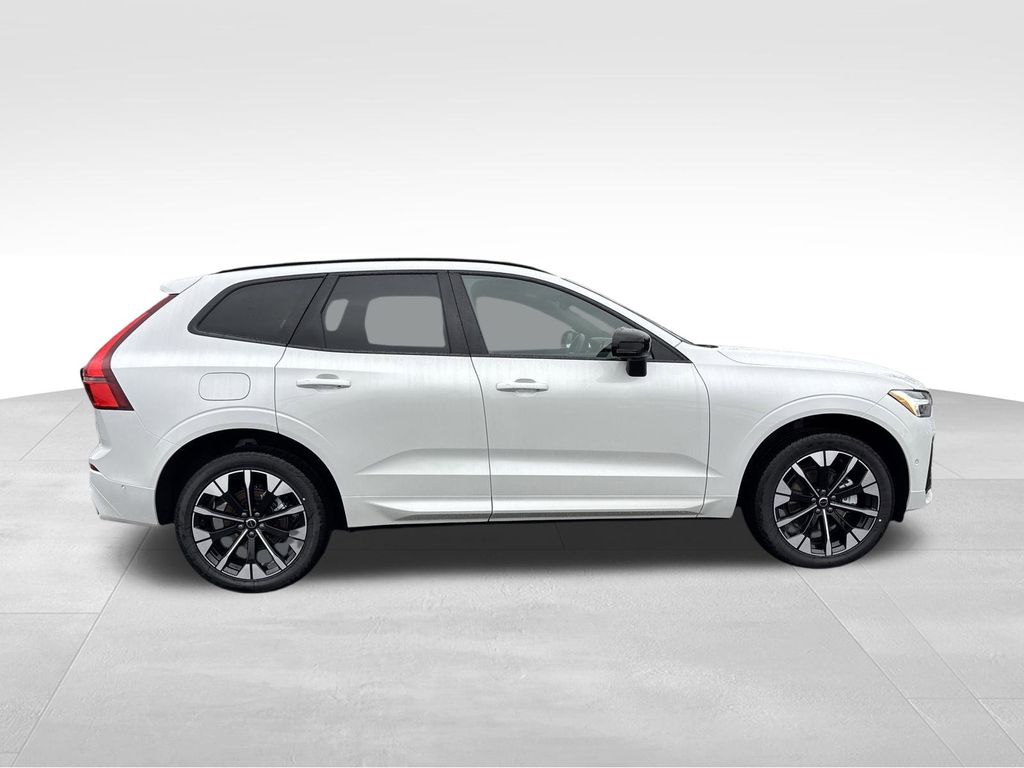 2026 Volvo XC60 Plus - Photo 9