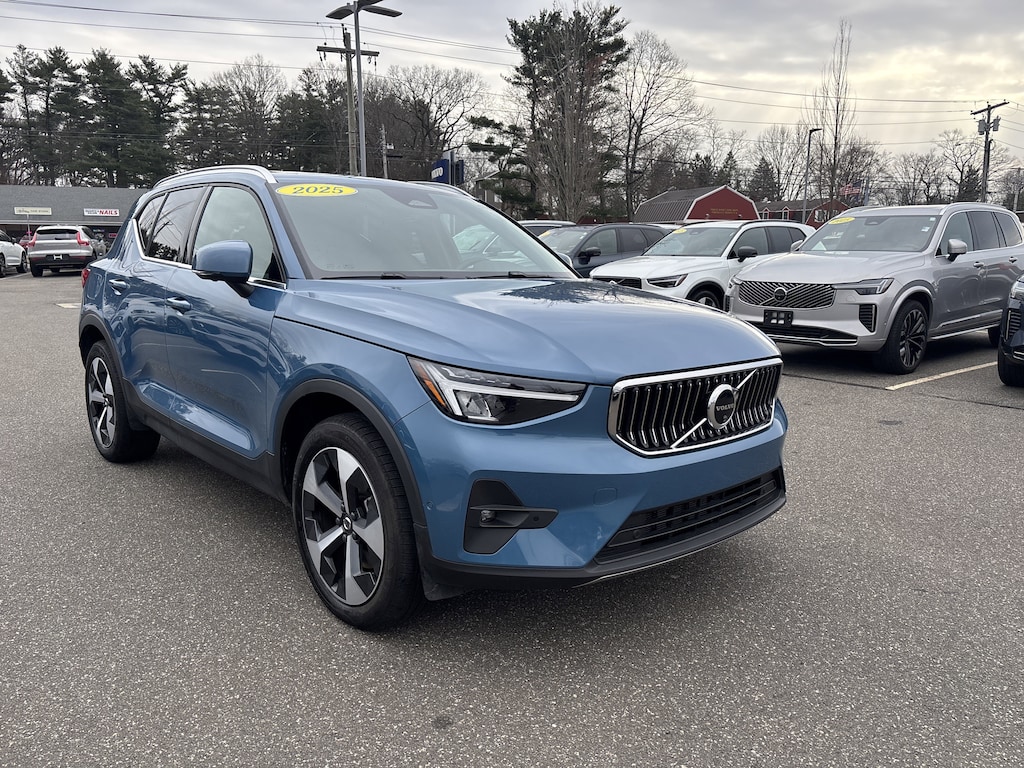 Used 2025 Volvo XC40 B5 Plus Bright Theme SUV