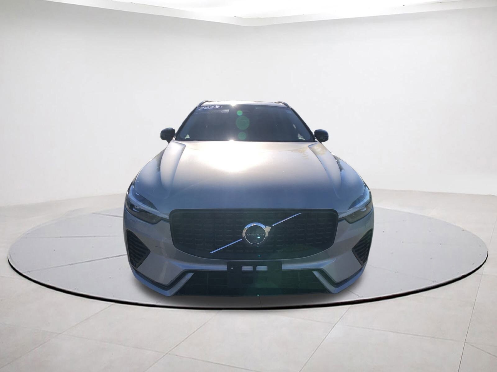 2025 Volvo XC60 B5 Plus photo 2