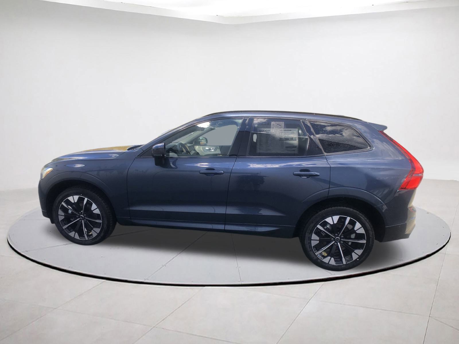 2026 Volvo XC60 B5 Plus photo 4