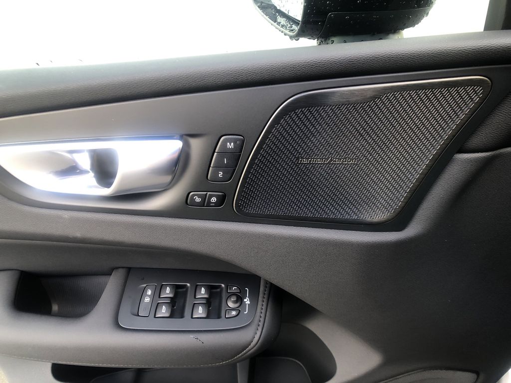2026 Volvo XC60 Plus - Photo 16