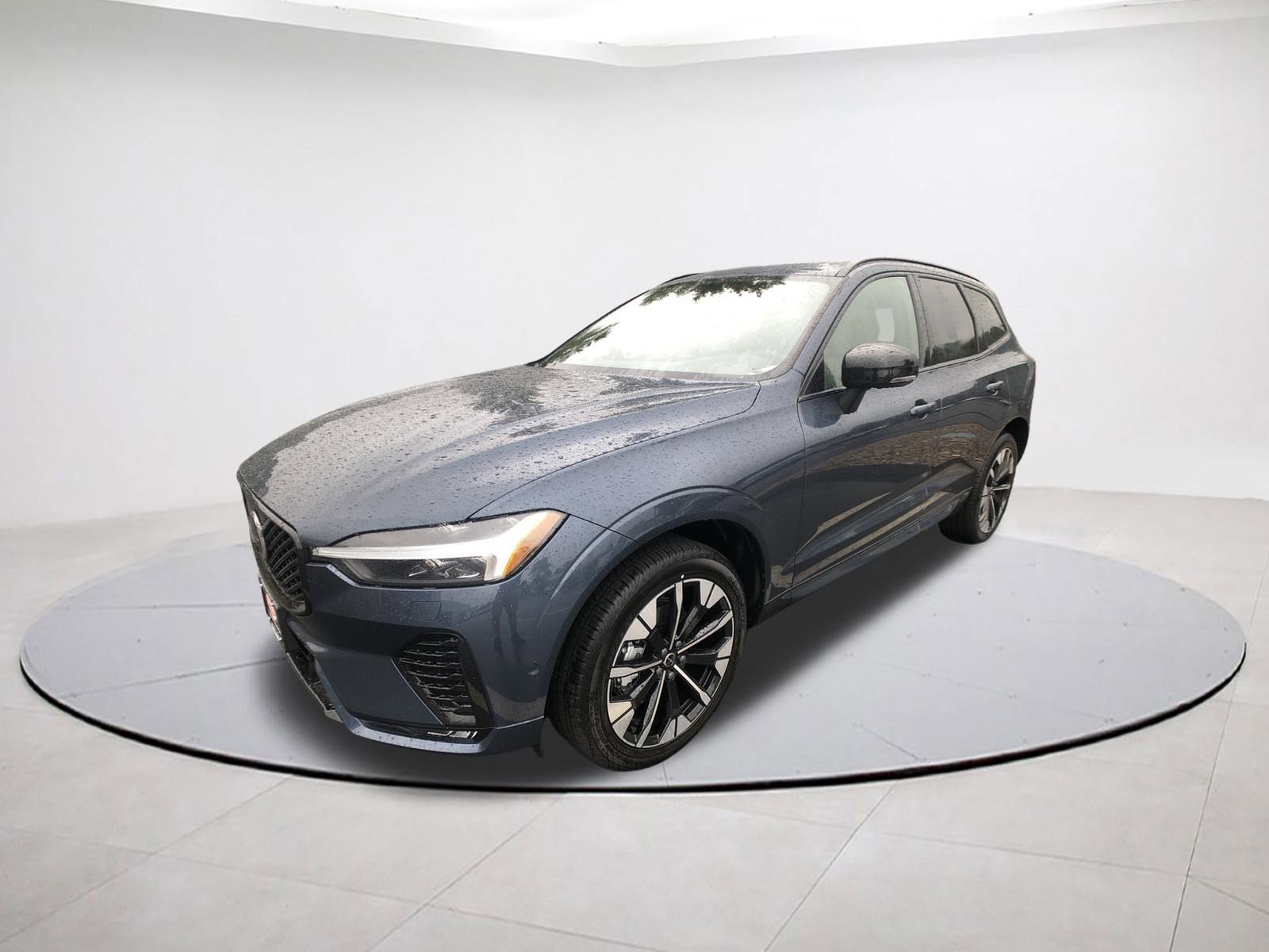 2026 Volvo XC60 B5 Plus photo 3