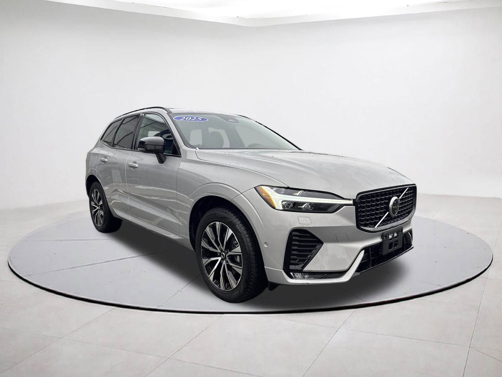 2025 Volvo XC60 Plus's photo