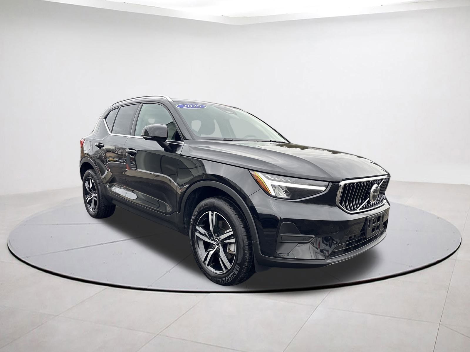 2025 Volvo XC40 Core's photo