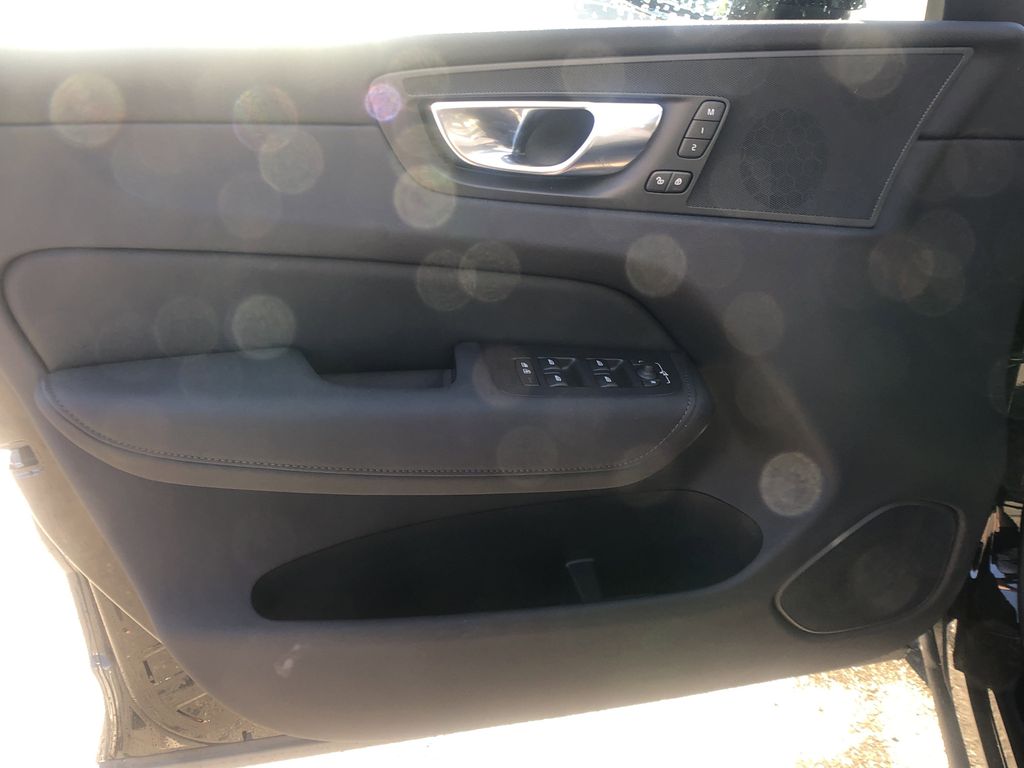2026 Volvo XC60 Plus - Photo 12