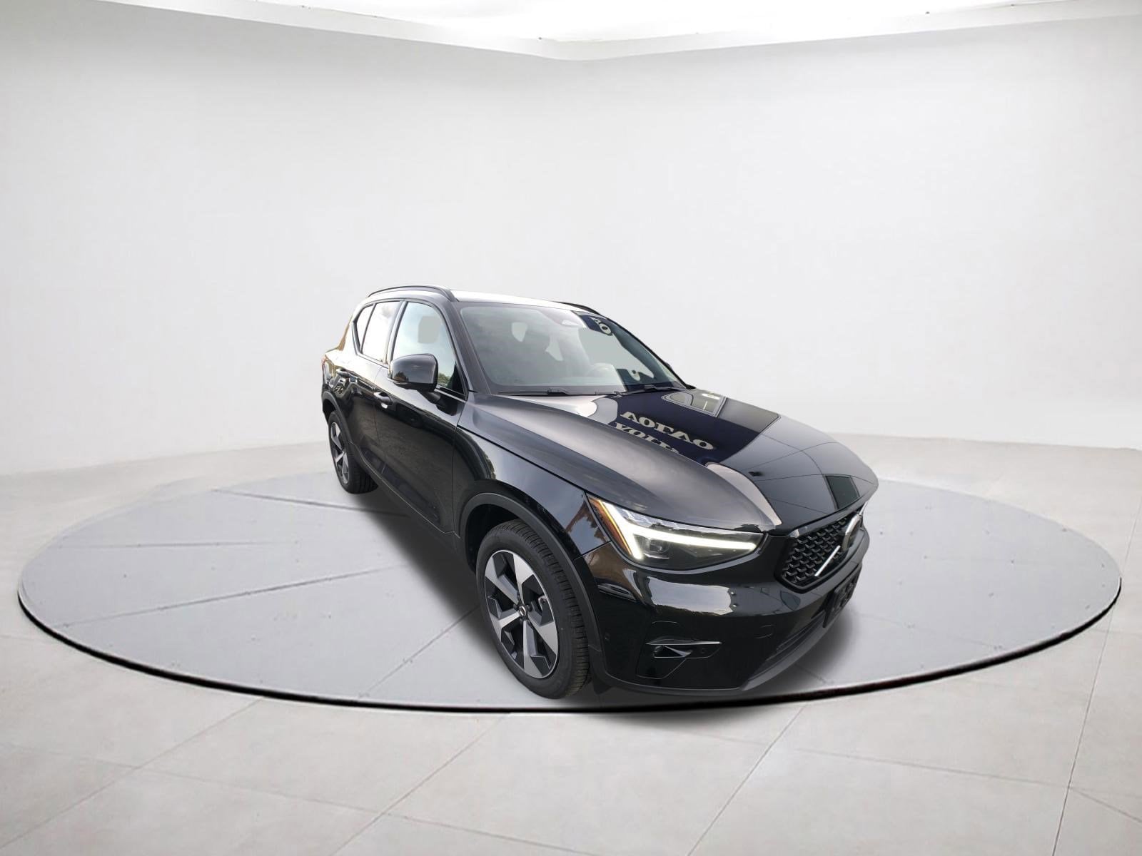 2026 Volvo XC40 SUV 