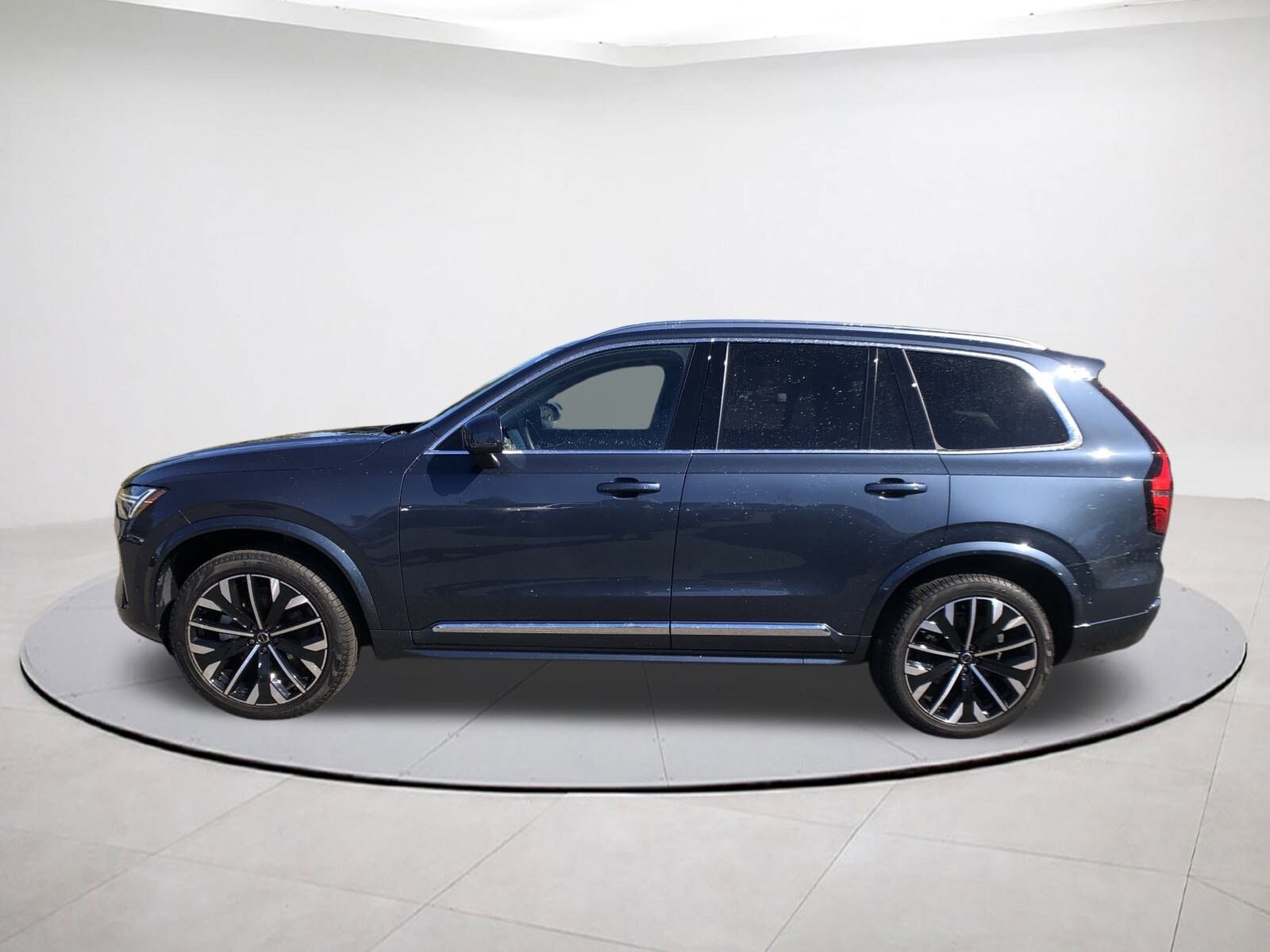 2025 Volvo XC90 B5 Plus photo 4