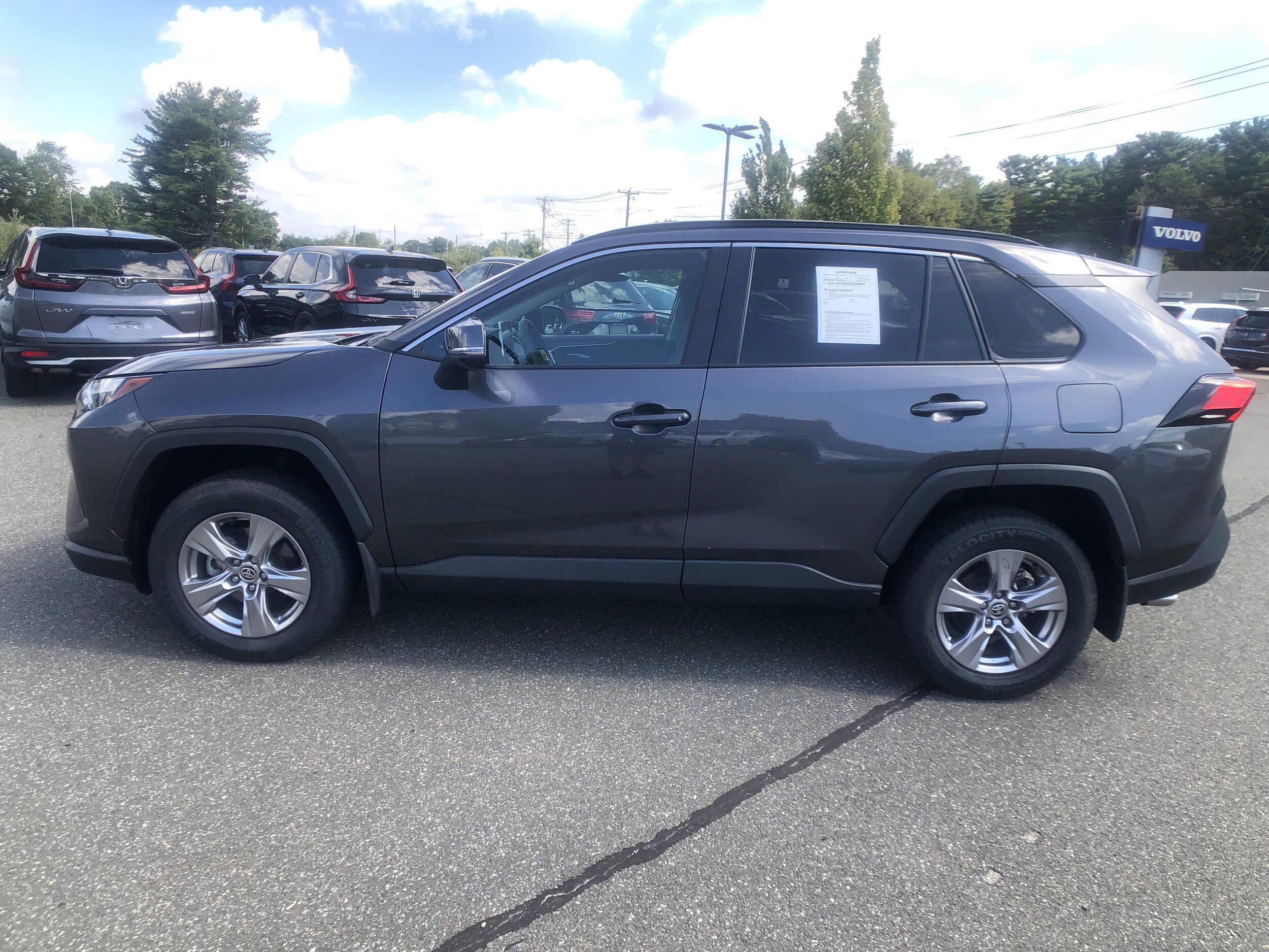 2023 Toyota RAV4 XLE photo 3
