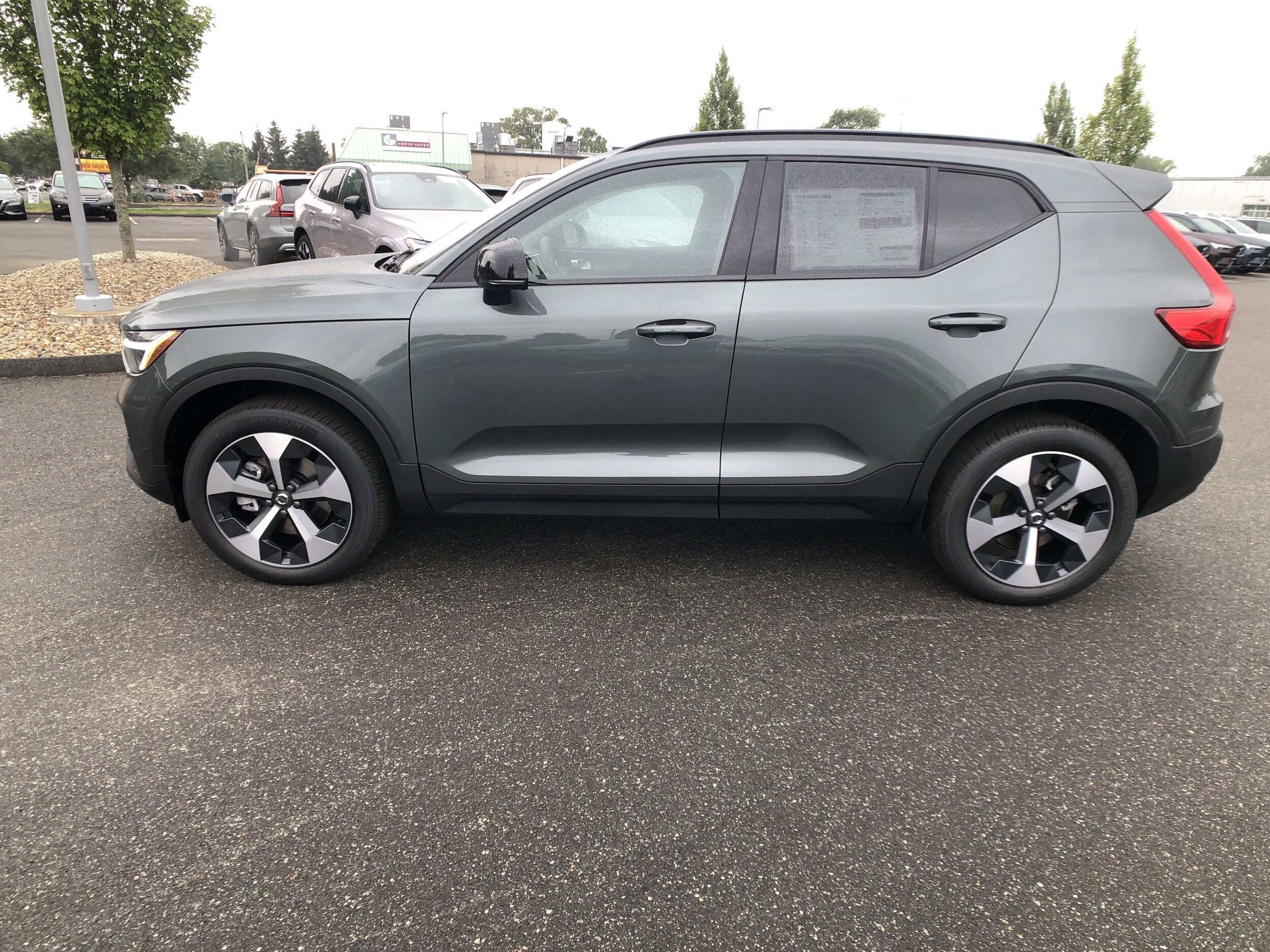 2026 Volvo XC40 Plus photo 2