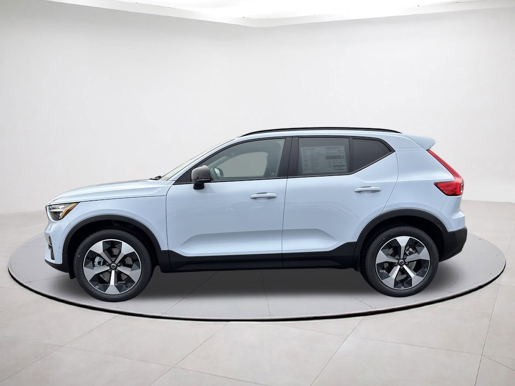 New 2026 Volvo XC40 B5 Plus SUV