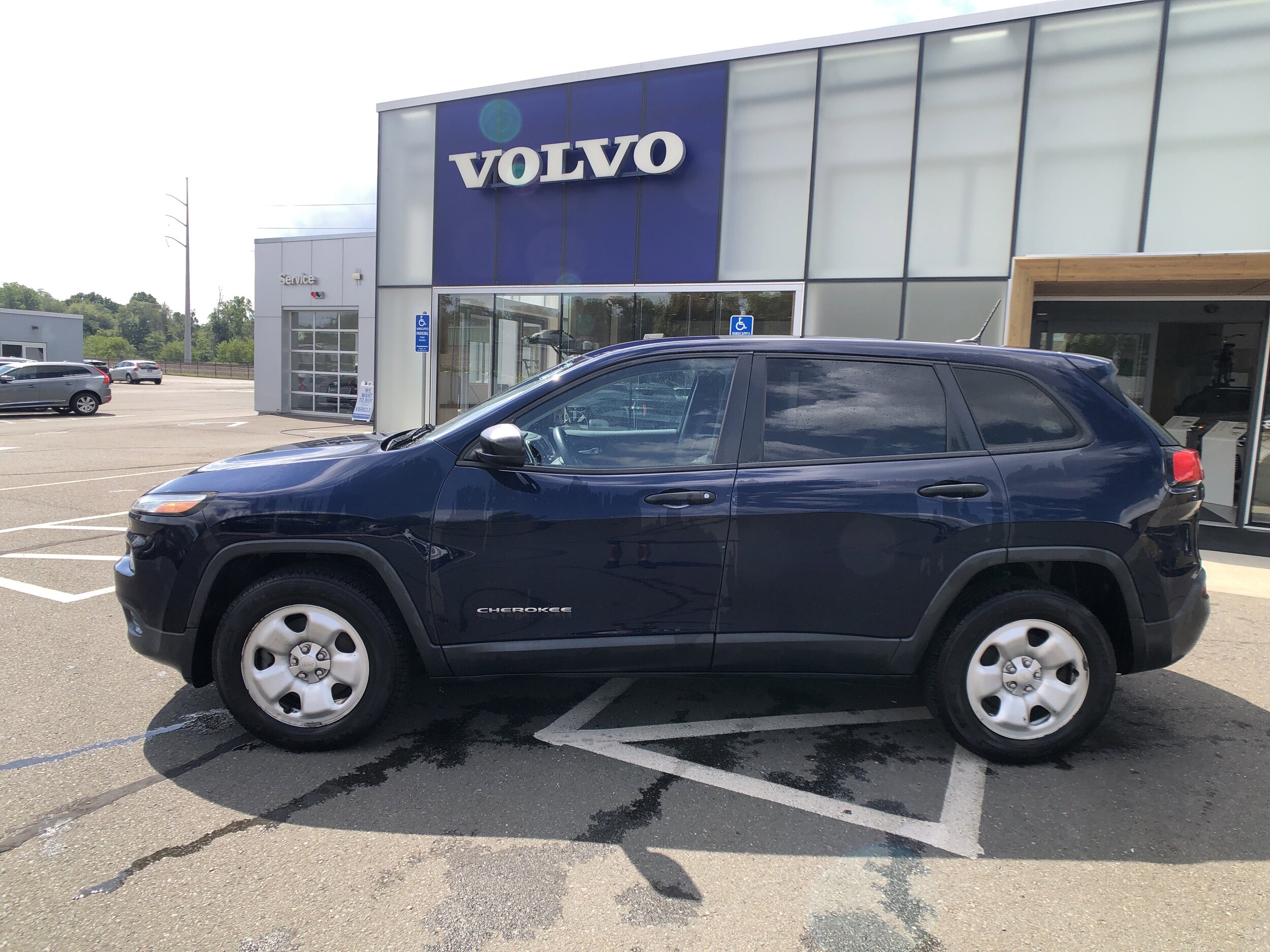 2014 Jeep Cherokee Sport photo 4