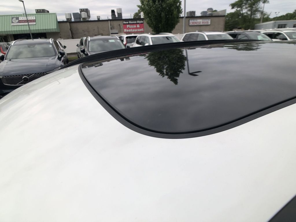 2026 Volvo XC40 Plus - Photo 13