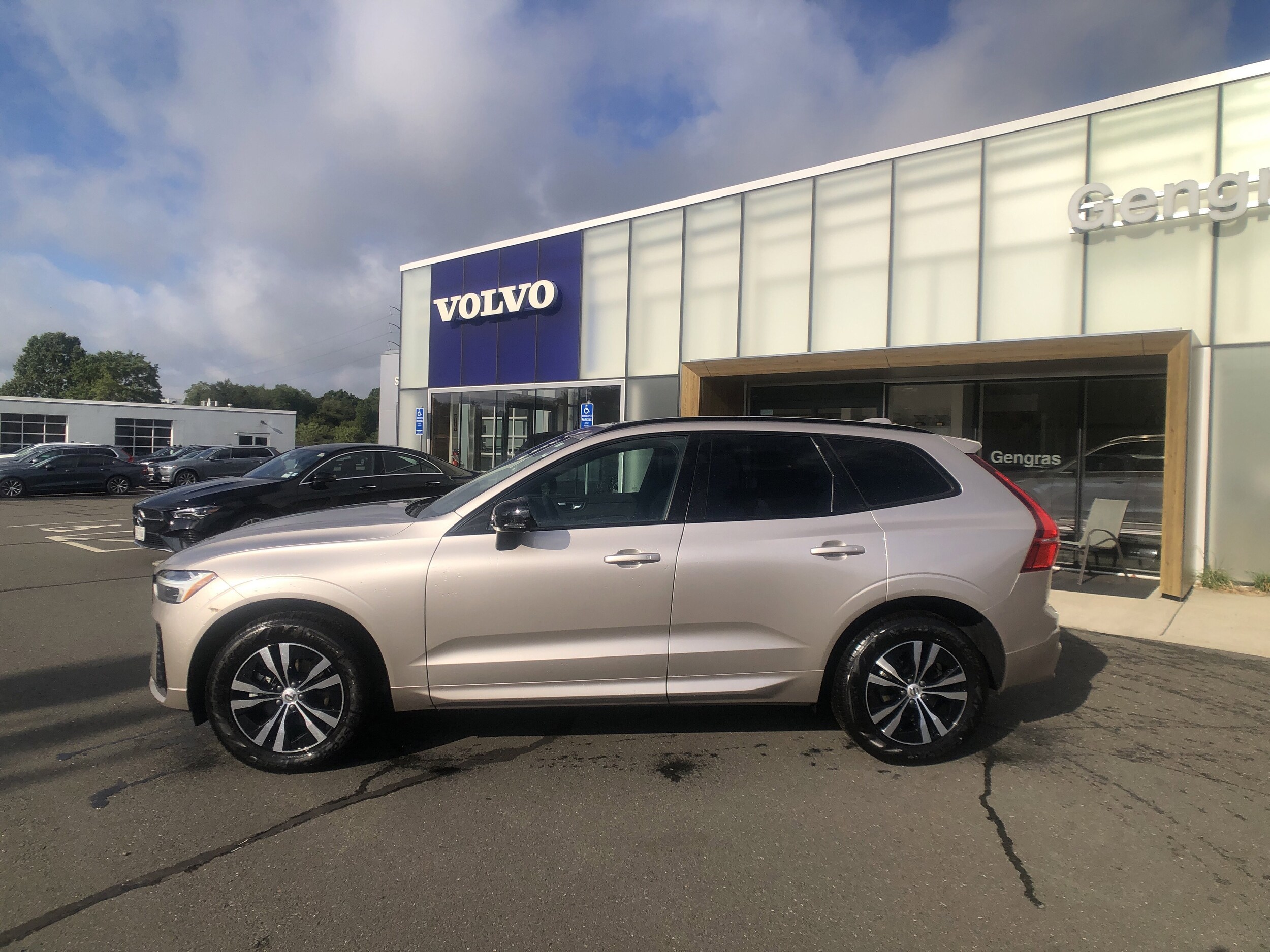 2025 Volvo XC60 B5 Core photo 4