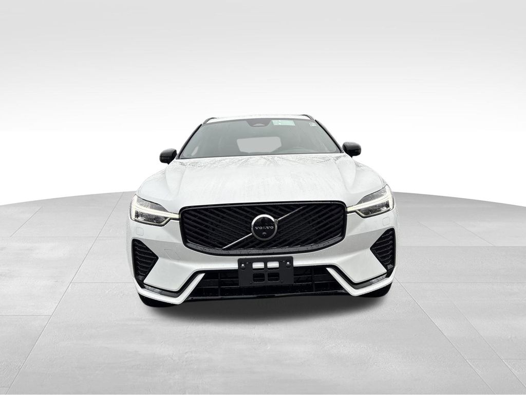 2026 Volvo XC60 Plus - Photo 3