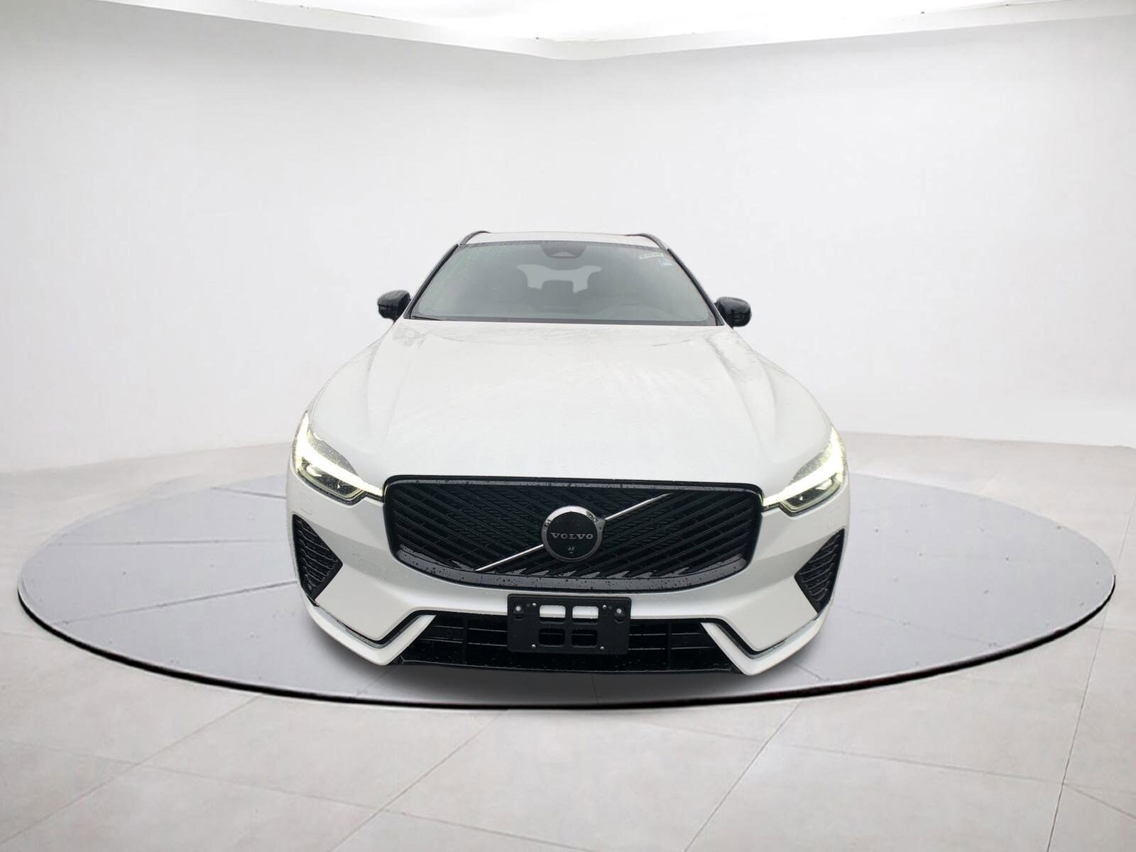 2026 Volvo XC60 B5 Plus photo 2