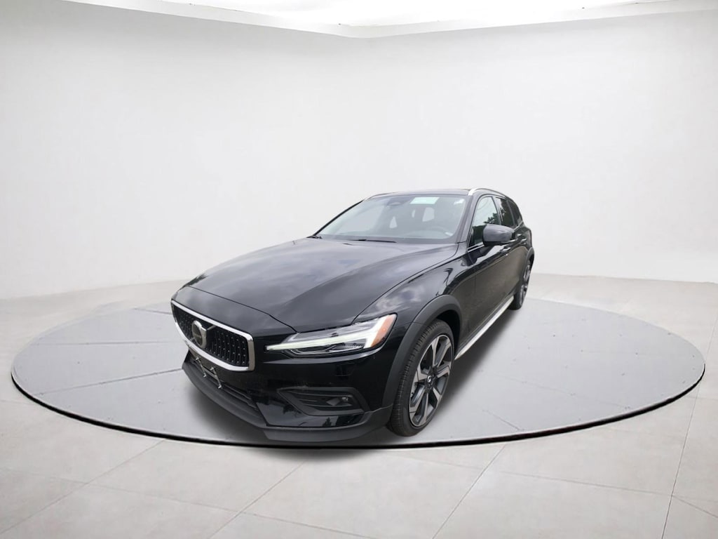 Certified 2025 Volvo V60 Cross Country B5 Ultra Wagon