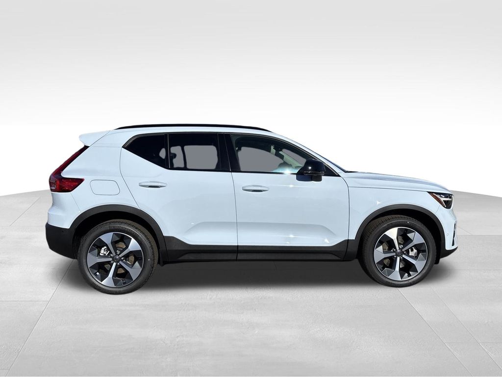 2026 Volvo XC40 Plus - Photo 9