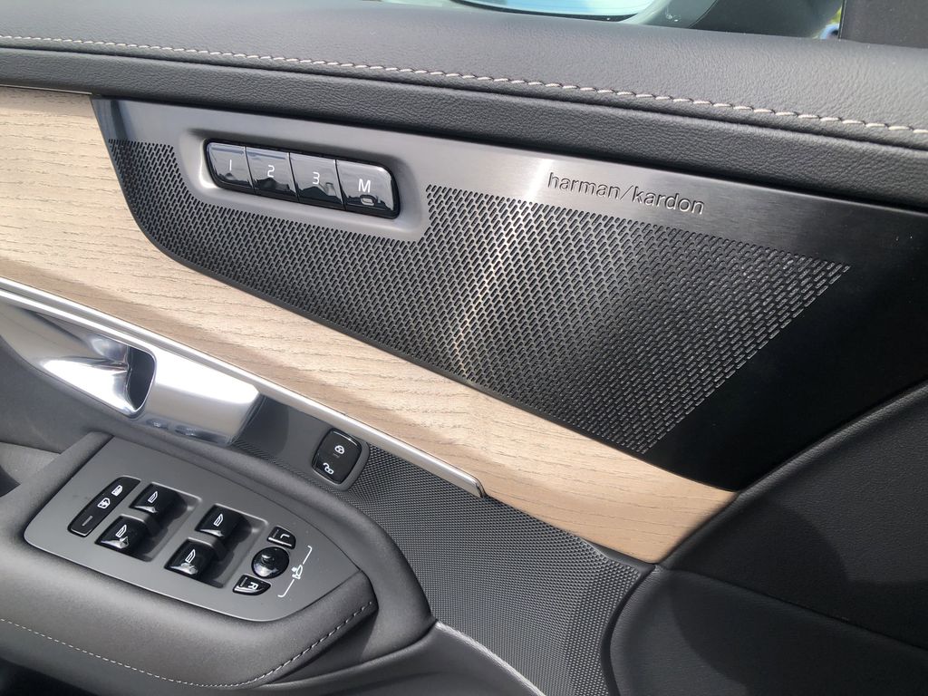 2026 Volvo XC90 Plus - Photo 13