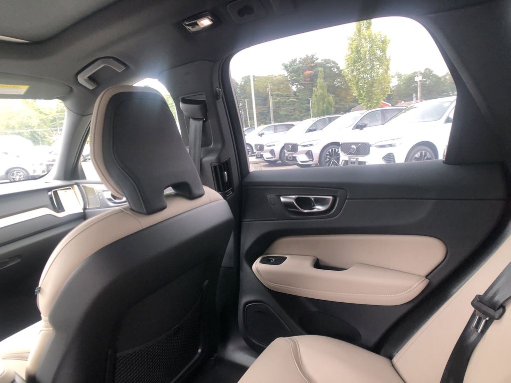 2026 Volvo XC60 Plus - Photo 26