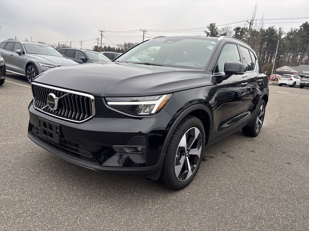 Certified 2025 Volvo XC40 B5 Plus Bright Theme SUV