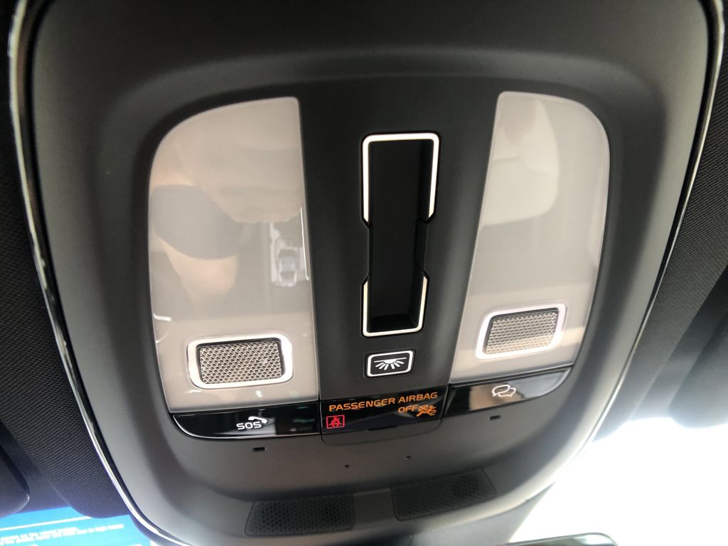 2026 Volvo XC60 Plus - Photo 16