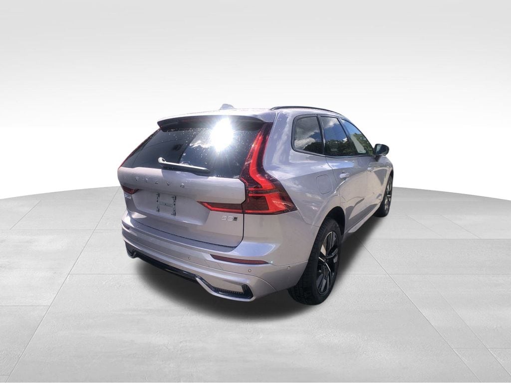 2026 Volvo XC60 Plus - Photo 7