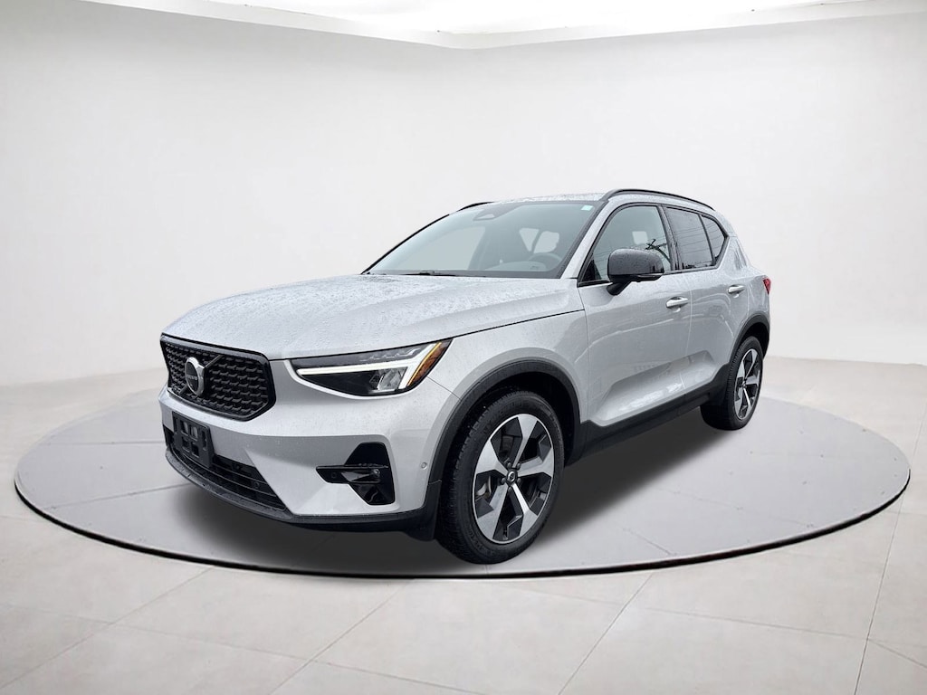 Certified 2025 Volvo XC40 B5 Plus Dark Theme SUV