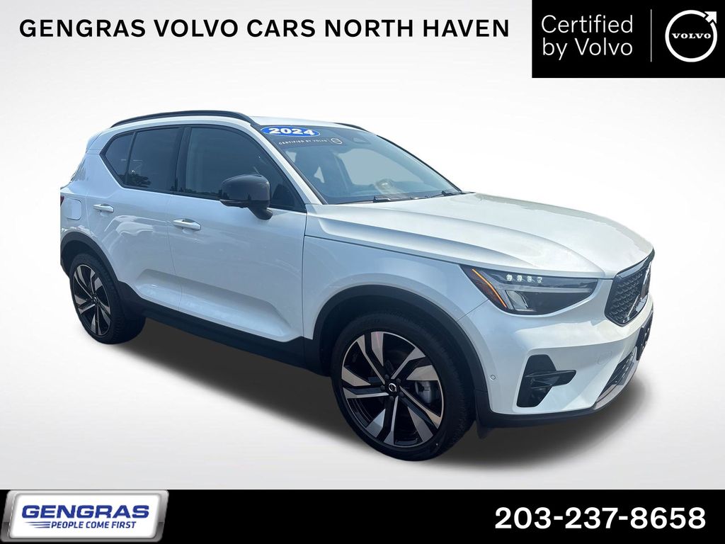 2024 Volvo XC40 SUV 