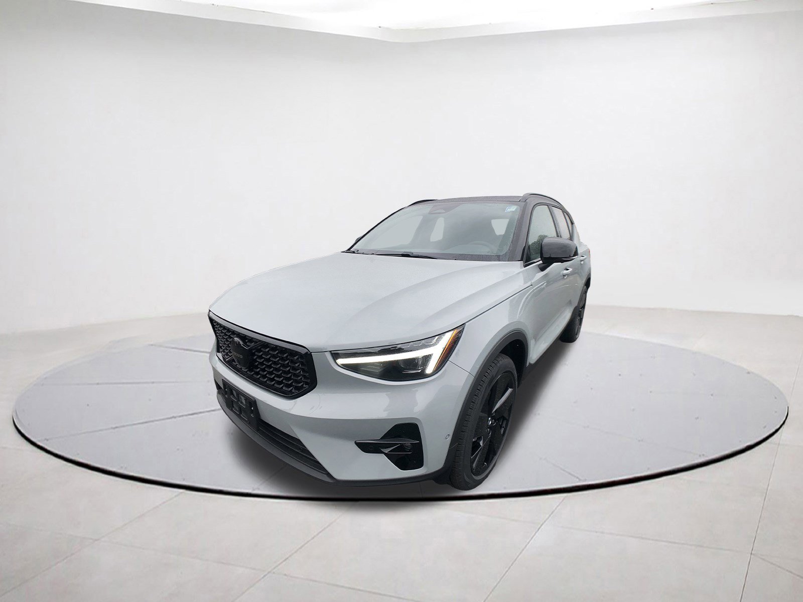 2026 Volvo XC40 photo 3