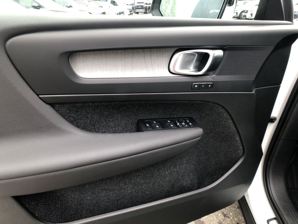 2026 Volvo XC40 Plus - Photo 18