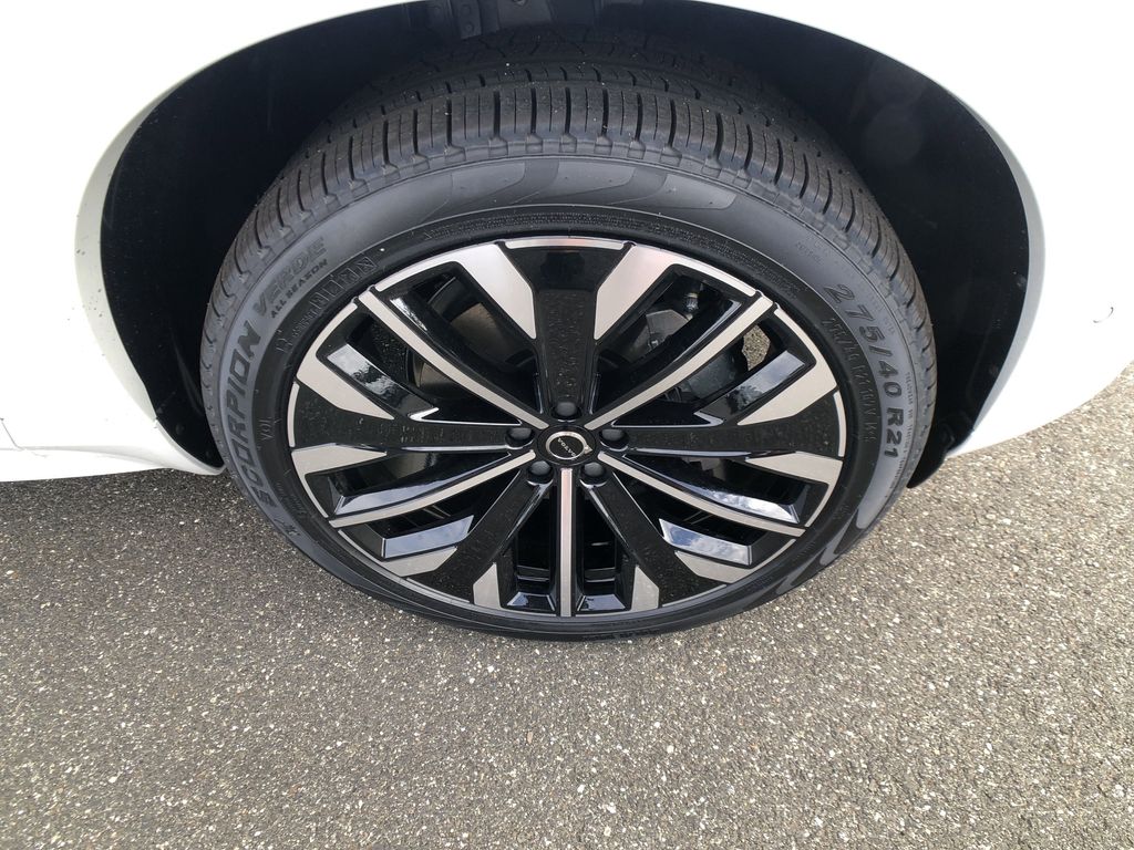 2026 Volvo XC90 Plus - Photo 10