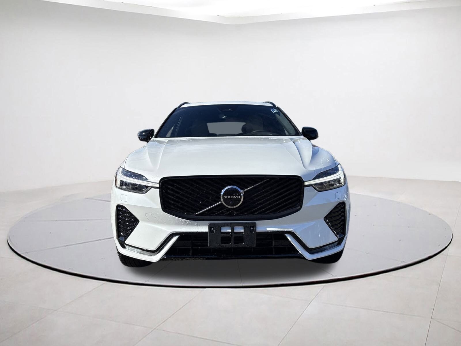 2026 Volvo XC60 B5 Plus photo 2