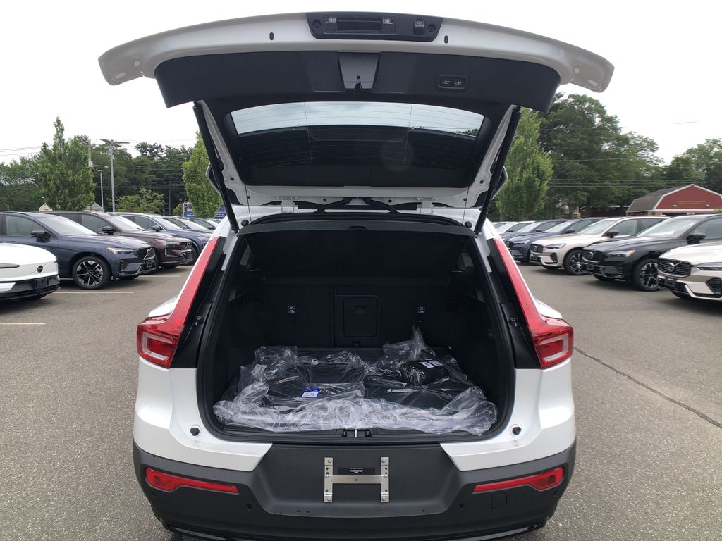 2026 Volvo XC40 Plus - Photo 41