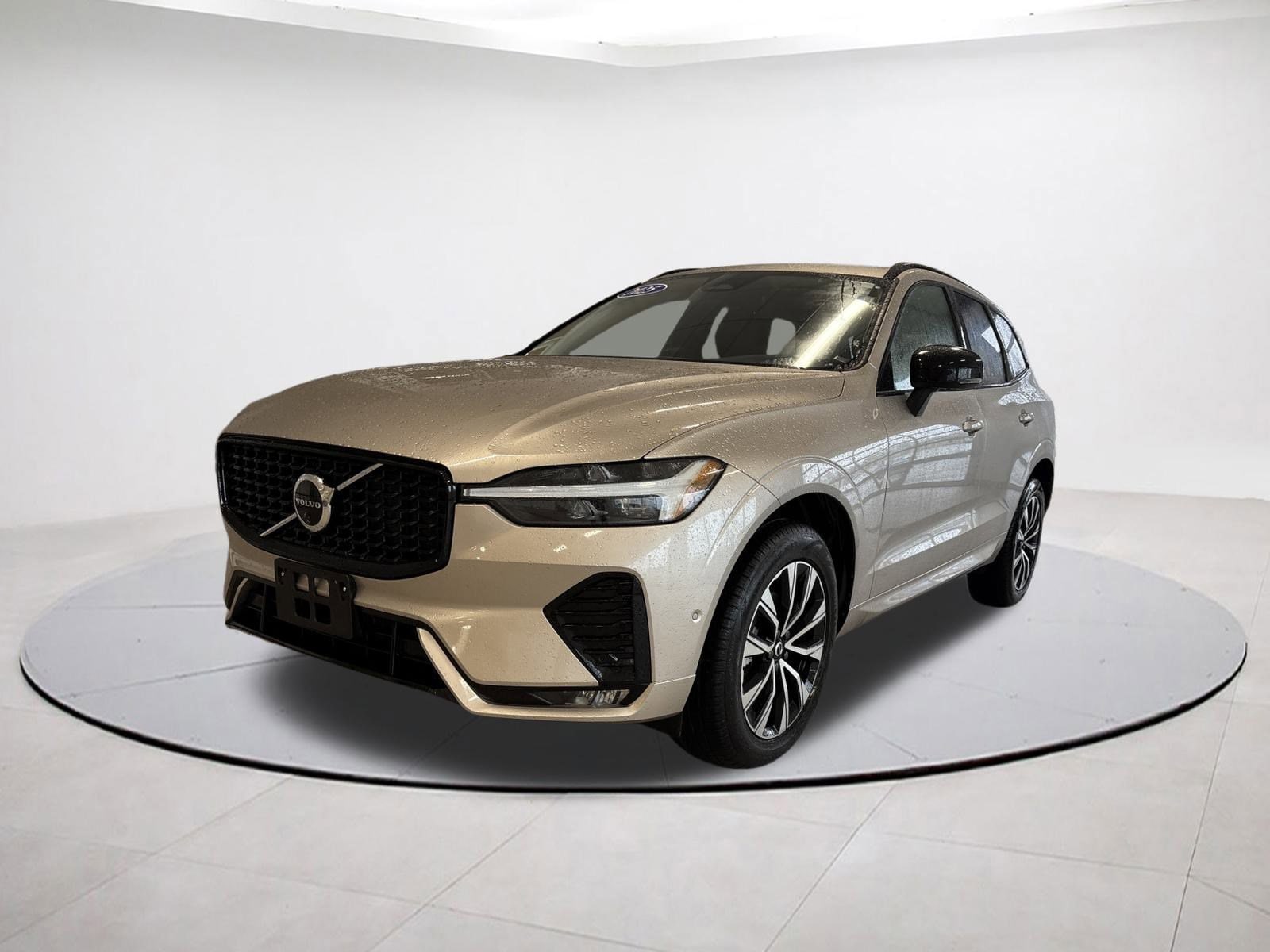 2025 Volvo XC60 Plus's photo