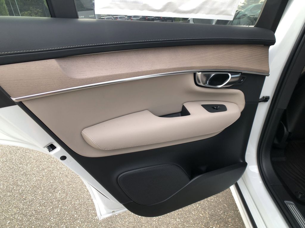 2026 Volvo XC90 Plus - Photo 32