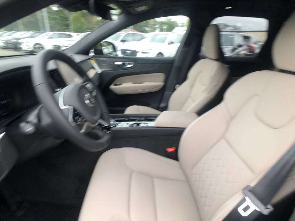2026 Volvo XC60 Plus - Photo 12