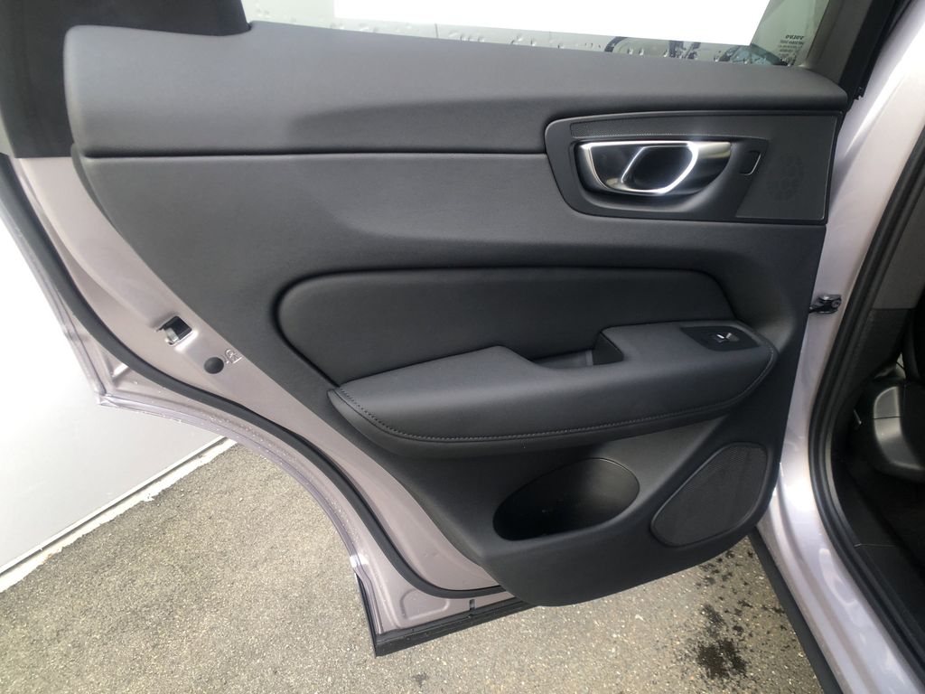 2026 Volvo XC60 Plus - Photo 24