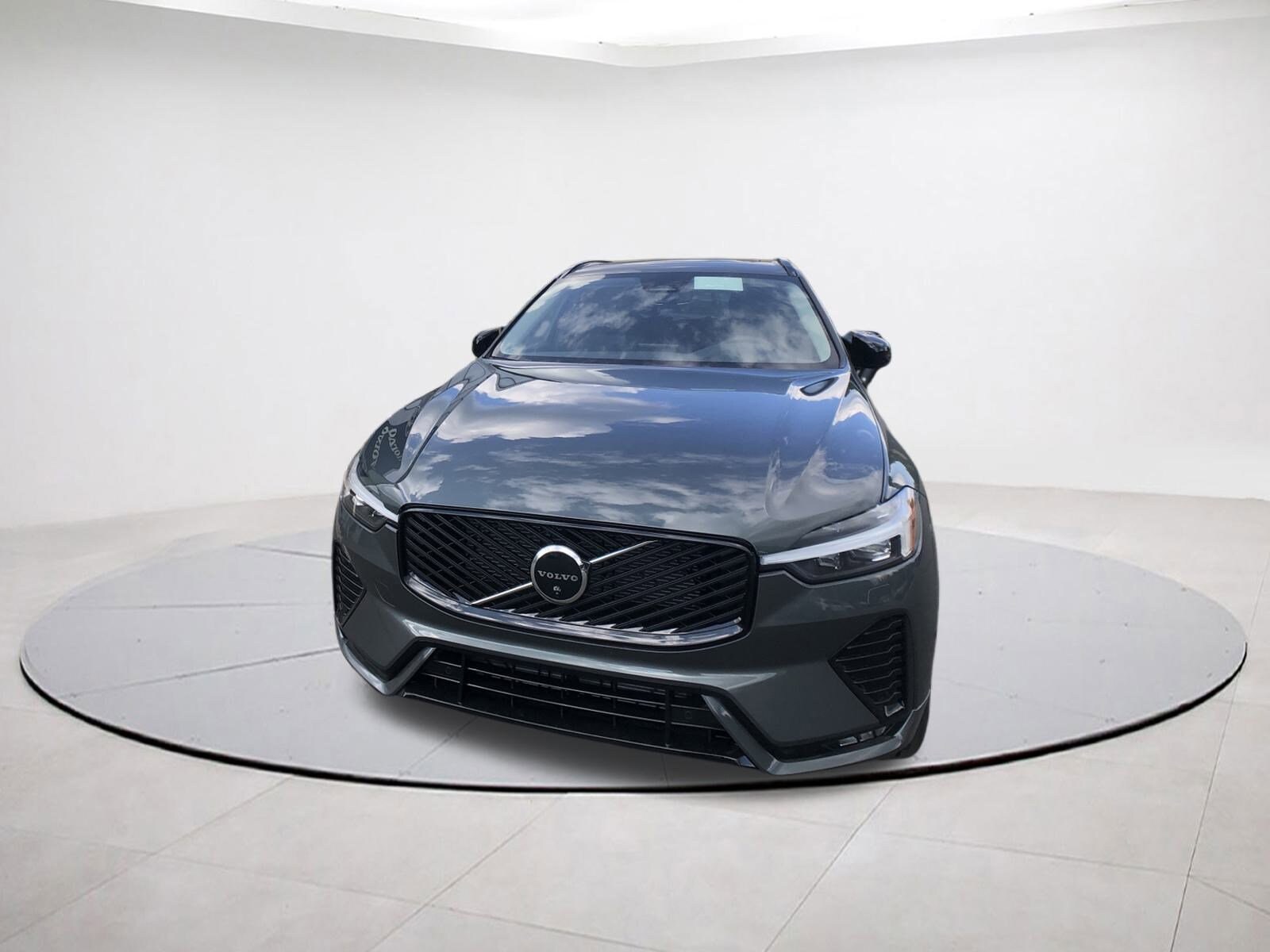 2026 Volvo XC60 B5 Plus photo 2