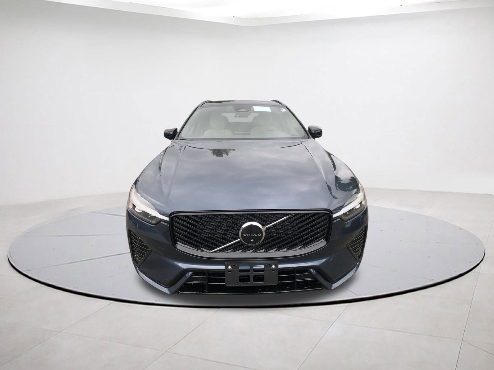 2026 Volvo XC60 B5 Plus photo 2